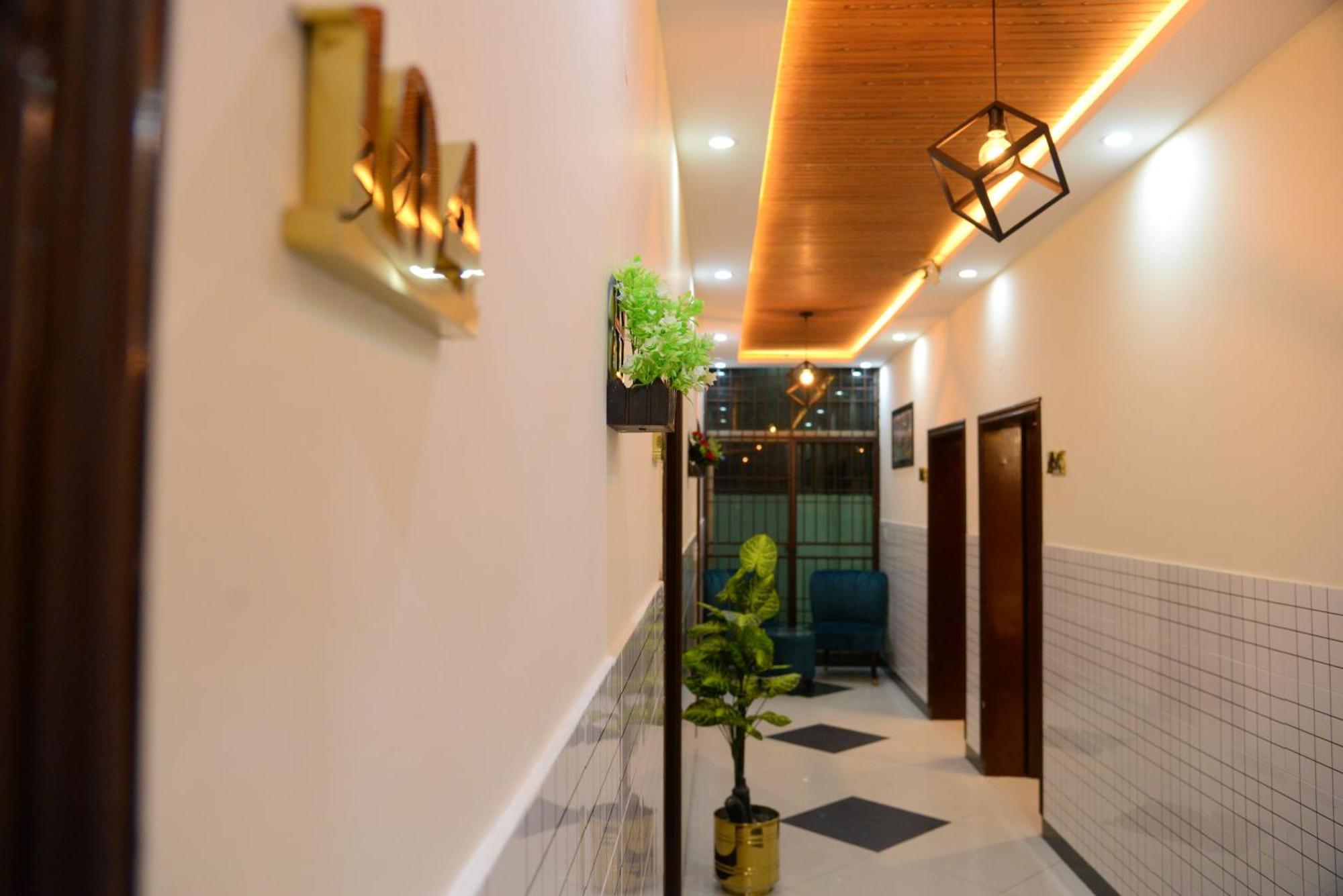 Go Room Hotel Lahore Exterior foto